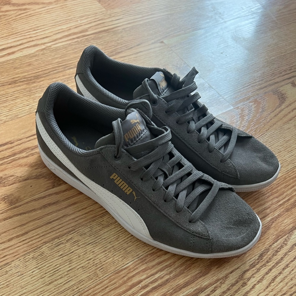 Puma grey suede shoes! Sz 10